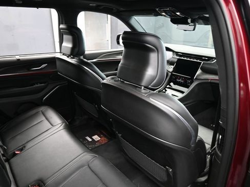 Used 2023 Jeep Grand Cherokee Overland w/ Luxury Tech Group IV image 47