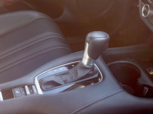 Used 2024 Honda HR-V EX-L image 10