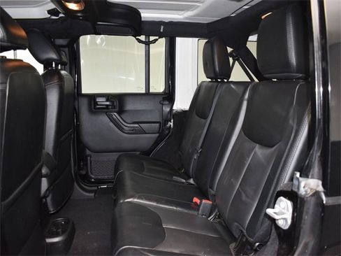 Used 2017 Jeep Wrangler Unlimited Sahara image 10