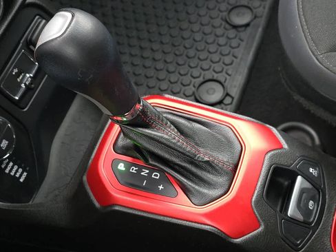 Used 2017 Jeep Renegade Trailhawk image 23