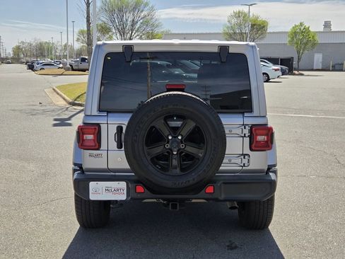 Used 2019 Jeep Wrangler Unlimited Sahara image 9