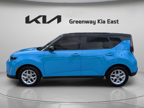 Certified 2025 Kia Soul S FWD image 9