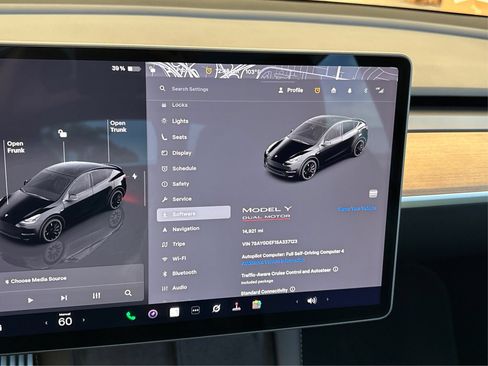 Used 2025 Tesla Model Y Performance AWD/4WD image 30