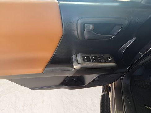 Used 2016 Toyota Tacoma SR5 RWD image 56