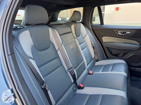 Used 2020 Volvo V60 T6 R-Design FWD image 40