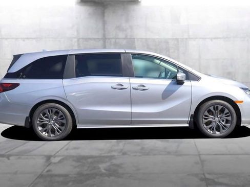 New 2026 Honda Odyssey Touring image 5
