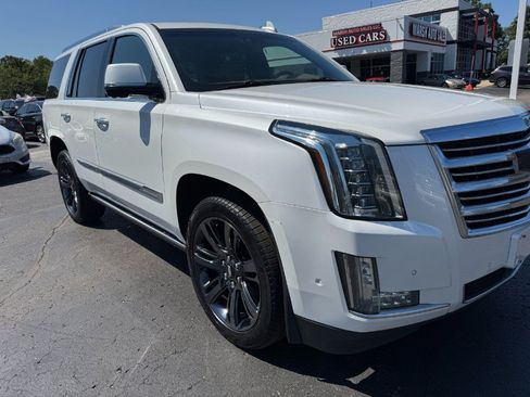 Used 2018 Cadillac Escalade Platinum AWD/4WD image 12