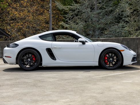 Used 2021 Porsche 718 Cayman GTS RWD image 12