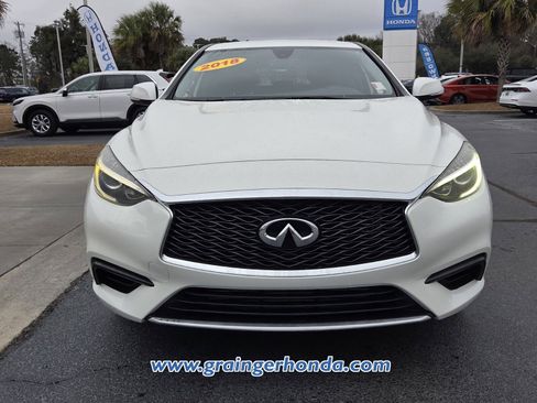 Used 2018 INFINITI QX30 image 2
