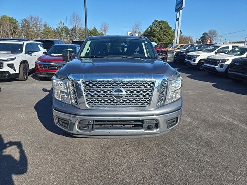 Used 2019 Nissan Titan SV w/ SV Convenience Package image 3