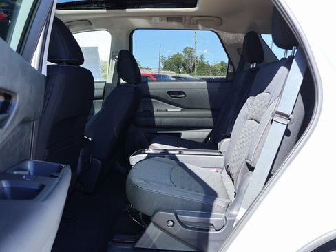 New 2025 Nissan Pathfinder SV w/ SV Premium Package image 8
