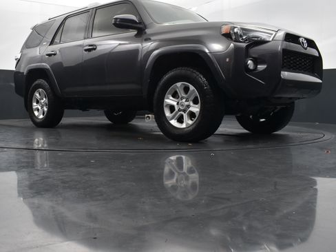 Used 2017 Toyota 4Runner SR5 image 41