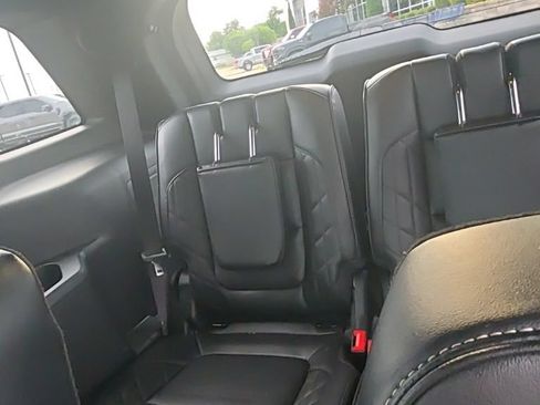 Used 2018 Ford Explorer Platinum AWD/4WD image 12