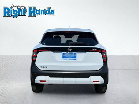 Used 2025 Nissan Kicks SV FWD image 7