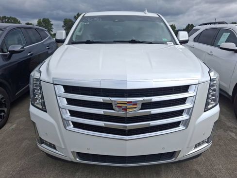 Used 2017 Cadillac Escalade Luxury AWD/4WD image 3