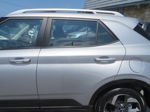 Used 2026 Hyundai Venue SEL FWD image 38