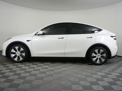 Used 2021 Tesla Model Y Long Range image 7