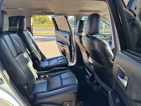 Used 2017 Toyota Highlander SE image 25