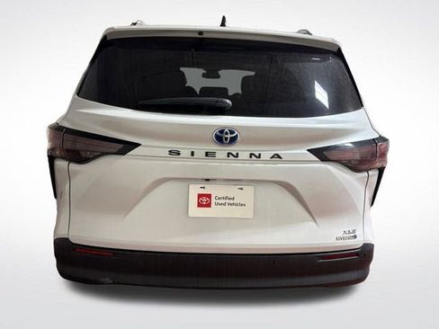 Certified 2024 Toyota Sienna XLE FWD image 4