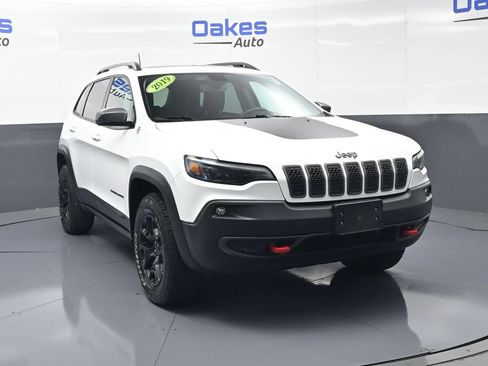 Used 2019 Jeep Cherokee Trailhawk w/ Comfort/Convenience Group AWD/4WD image 3