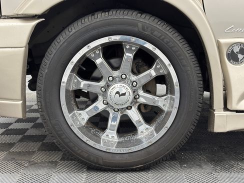 Used 2017 Chevrolet Express 2500 Extended RWD image 33