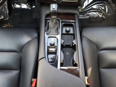 Used 2019 Volvo XC90 T5 Momentum w/ Protection Package AWD/4WD image 21