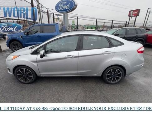 Used 2015 Ford Fiesta SE image 2