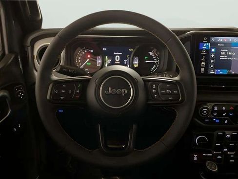 Used 2024 Jeep Wrangler Unlimited image 18