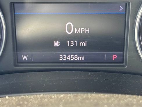 Used 2023 Buick Enclave Essence image 6