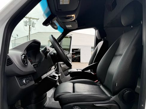 Used 2021 Mercedes-Benz Sprinter 2500 image 16