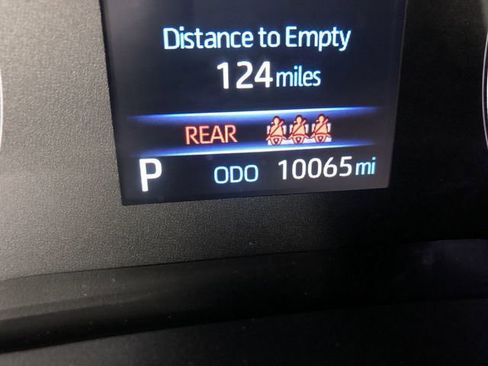 Used 2025 Toyota Corolla SE w/ Convenience Package image 18