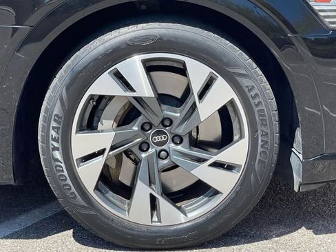 Used 2022 Audi e-tron Premium image 31