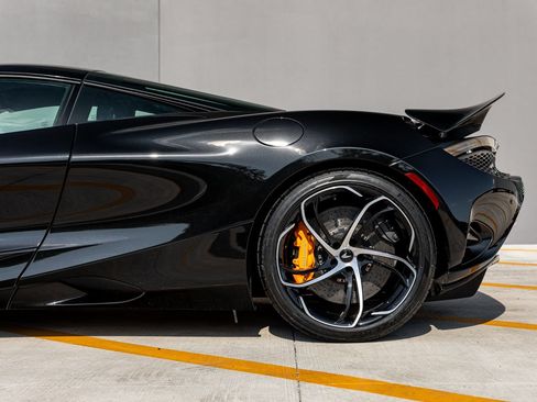 Used 2024 McLaren 750S RWD image 14