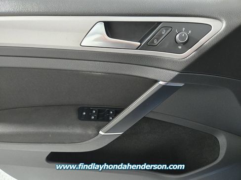 Used 2016 Volkswagen e-Golf SE w/ DC Fast Charging Package image 15