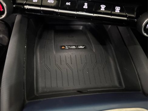 Used 2025 Chevrolet Equinox EV LT image 39