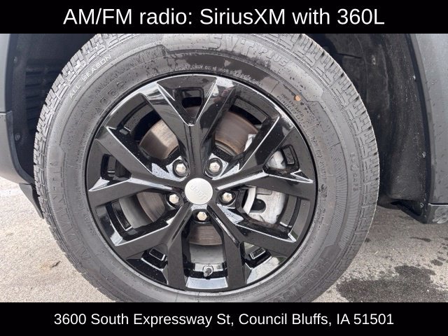 Used 2023 Jeep Grand Cherokee L Limited AWD/4WD image 12