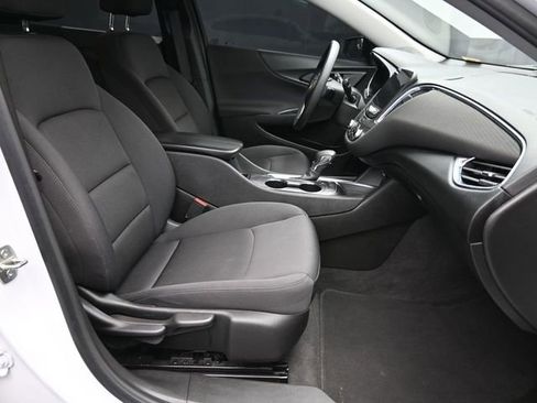 Used 2021 Chevrolet Malibu LT image 30
