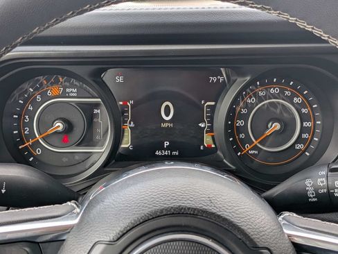 Used 2025 Jeep Wrangler Unlimited Sahara AWD/4WD image 23