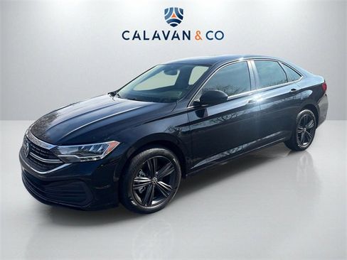 Used 2023 Volkswagen Jetta SE image 3