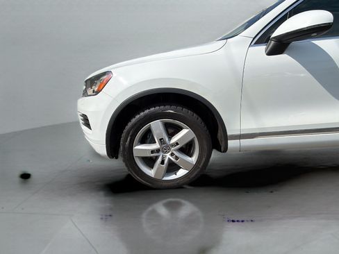 Used 2013 Volkswagen Touareg Sport AWD/4WD image 35