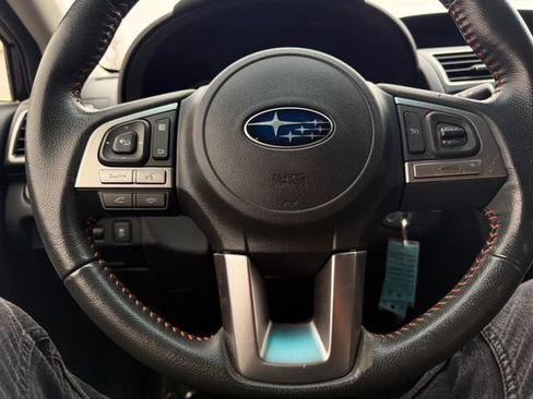 Used 2017 Subaru Crosstrek 2.0i Premium image 11