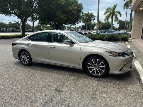 Used 2020 Lexus ES 350 w/ Premium Package FWD image 3