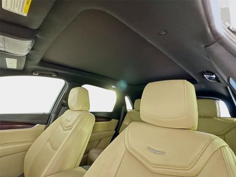 Used 2018 Cadillac XT5 Luxury w/ Driver Awareness Package AWD/4WD image 15