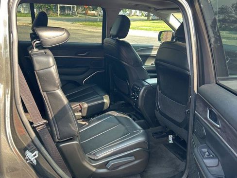 Used 2021 Jeep Grand Cherokee L Limited AWD/4WD image 10