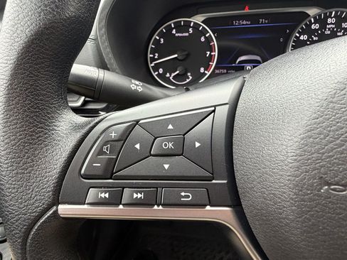 Used 2024 Nissan Sentra SV FWD image 11