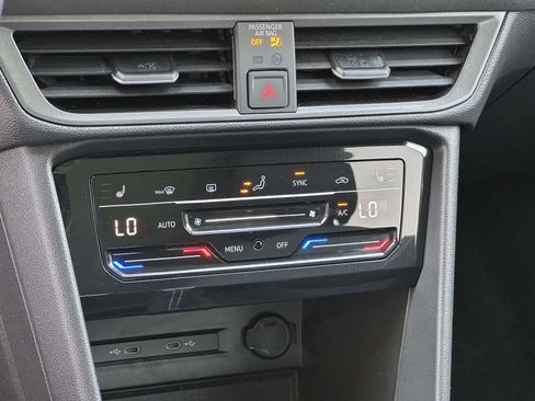 Used 2025 Volkswagen Taos SE FWD image 19