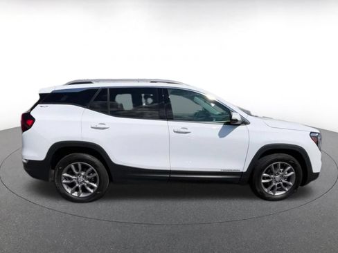 Used 2024 GMC Terrain SLT AWD/4WD image 16