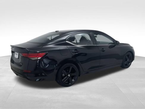 Certified 2022 Nissan Sentra SR w/ Midnight Edition FWD image 8