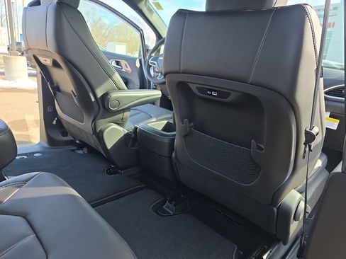 New 2026 Chrysler Pacifica Select image 11