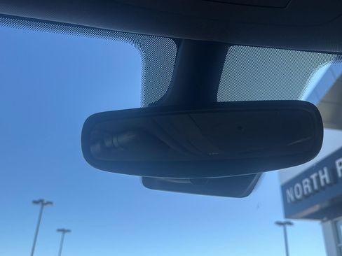 Used 2024 Chrysler Pacifica Touring-L image 31